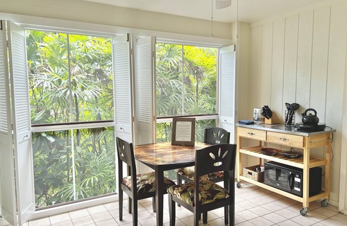 Kahaluu Bay Apartment | Kona coast studio, great rates free HS-WIFI, Parking, Walk to Magics & Kahalu'u