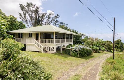 Kealakekua House | Kona Coffee Farm Guesthouse - with Ocean View!