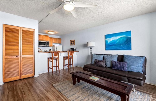 Historic Kailua Village Condo | 🏖️ Kona Reef Condo w/A/C | Adjacent to Honl's Beach | Walk to Town