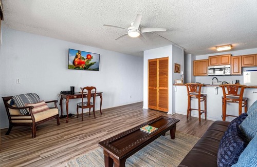 Historic Kailua Village Condo | 🏖️ Kona Reef Condo w/A/C | Adjacent to Honl's Beach | Walk to Town