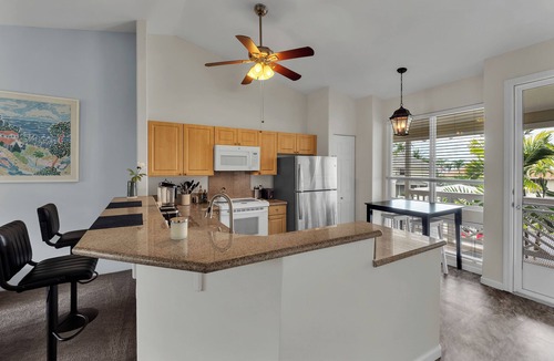 Kailua-Kona Condo | Kona Sea Ridge#Y22: Beautiful Top Floor unit with Ocean Views in Gated area