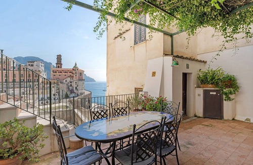 Castiglione Apartment | La Casa Del Giudice Amalfi Coast Apartment with Sea View, Private Terrace and Wi-Fi