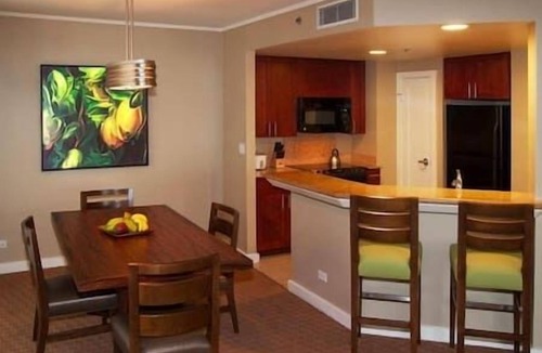 Waikiki Resort | Lagoon Tower HGVC HV Beachfront Resort & Spa