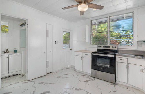 Lanikai House | Lanikai Loop 3-bedroom 2-bath house, with lovely yard, a quiet relaxing getaway.