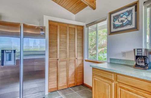 Kahaluu Bay House | Large Kona Home with Private Pool, Hot Tub - Walk to Magic Sands