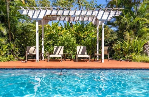 Huelo Resort | Lotus Room Farm Stay in Haiku on Road to Hana