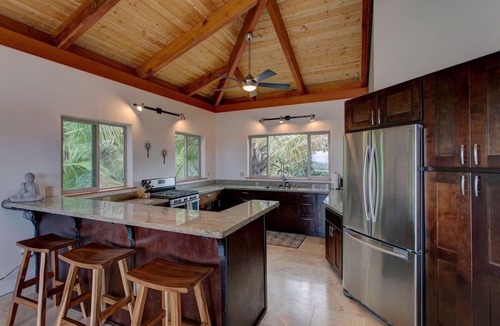 Kehena House | Lovely 2-bedroom house in Pāhoa perfect for a relaxing getaway