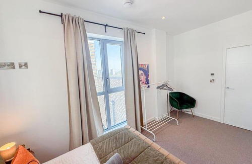 St. Mary's Park Apartment | Lux 3-Bedroom Penthouse in Battersea with 3 Private Balconies near Clapham , Nine Elms by Staylio London