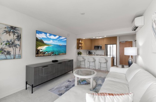 Ala Moana Condo | Lux Sky Ala Moana 39th Fl Modern Monthly Suite/Walk to the mall, Magic Island