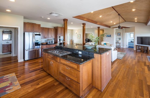 Kaneohe House | Luxurious, Private Hilltop Retreat with Postcard View - minutes to Kailua Beach