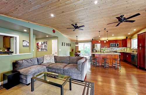 Kihei House | Luxury 3BR Wailea Kihei Retreat. Walk to Beaches, Private Lanai, Newly Remodeled