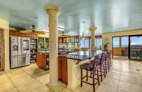 Historic Kailua Village House | Luxury Beachfront Gated retreat in-town SPA/AC/BBQ accessible to the public pool