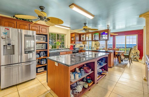 Historic Kailua Village House | Luxury Beachfront Gated retreat in-town SPA/AC/BBQ accessible to the public pool