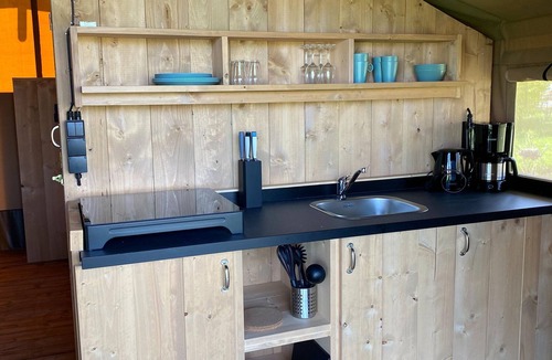 De Veenhoop House | Luxury glamping near the Frisian waters