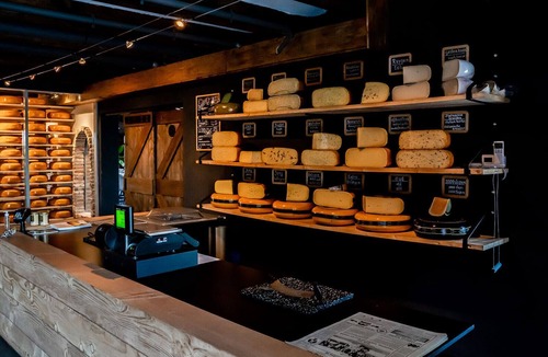 Oudewater Apartment | Luxury Gouda Cheese Farmhouse, 30 minutes from all major cities and sea.