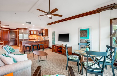 Wailua Condo | Luxury Penthouse Condo at beachfront Waipouli Beach Resort. Parking included