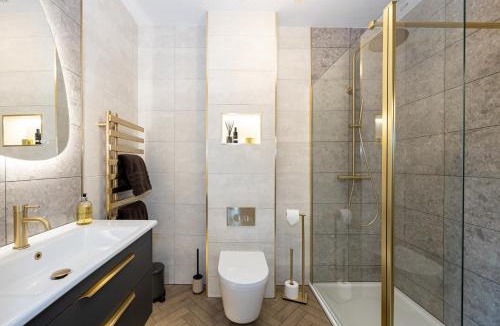 Rusholme House | Luxury Spacious 3-Bed City Oasis Just 10 Mins from Centre with Free Parking