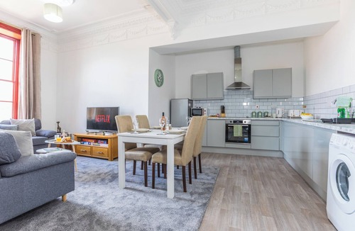 Failsworth Apartment | Manchester Retreat-Free Parking, Sleeps 5, Etihad/Co-op Live