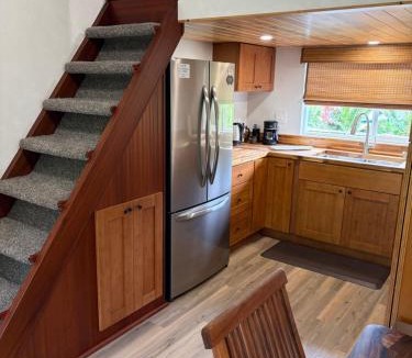 Discovery Harbour House | Mango Cabin ,Tropical Orchard Retreat South Point