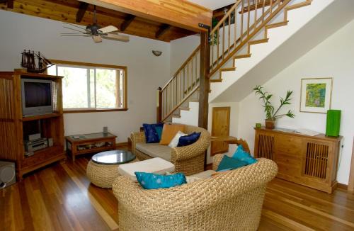 Honaunau-Napoopoo House | Manini Point Houseat Kealakekua Bay