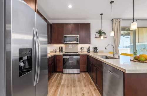 Makaha Valley House | Marbella Lane - 7BR home w Mountain Ocean Views