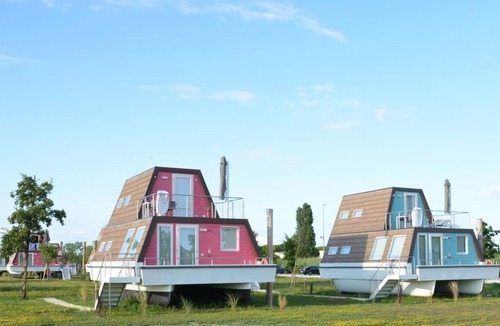 Lignano Sabbiadoro Boat Rental | Marina Azzurra Resort Houseboat Garden für 6 Personen