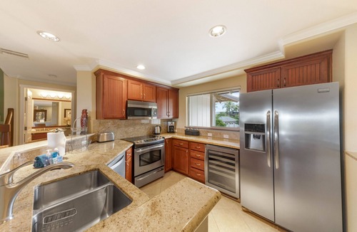Kamuela Condo | Mauna Lani condo with waterfall pool, hot tub & tennis court