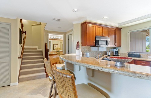 Kamuela Condo | Mauna Lani condo with waterfall pool, hot tub & tennis court
