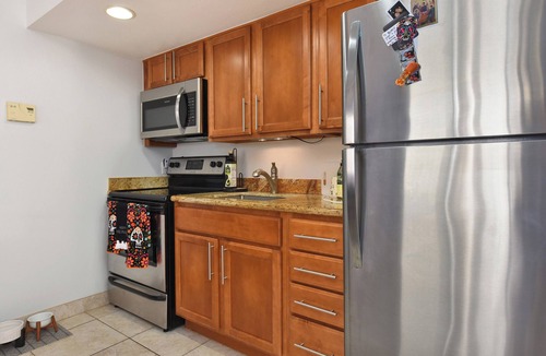 Kahana Hotel | MISO COMPHY Cozy ocean view studio condo in peaceful Lahaina with AC, Pool & Gym