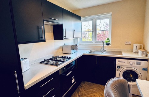 Wythenshawe House | Modern 2BR Getaway | Close to Airport + Free Parking