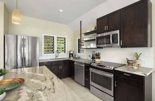 Wailua Condo | Modern Luxury Renovated Ocean View Condo - Steps to the beach with Pool and A/C