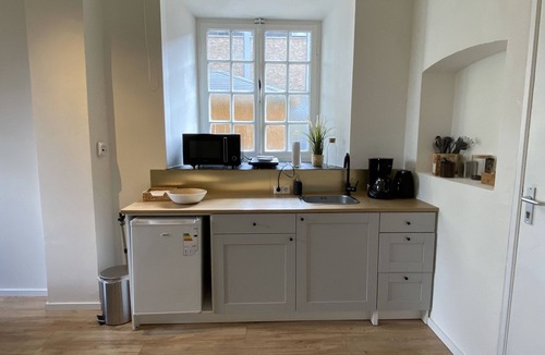 Cadier en Keer Apartment | Modern Studio #3 in Historic Abbey