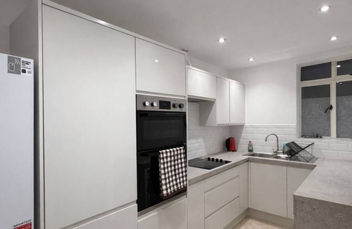 Rusholme Apartment | Modern & Stylish 2BR Apartment, Nearby Manchester City Centre