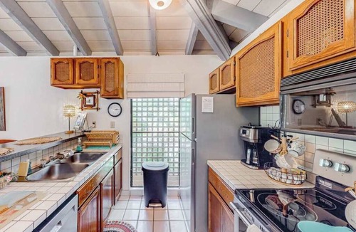 Maunaloa Condo | Molokai Condo with Wraparound Lanai, Pool, Tennis & Hot Tub