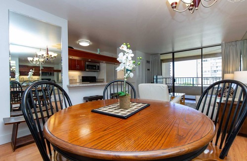 Waikiki Condo | Monthly Discovery Bay 1713 Ocean/City Views 1 Bd 1Ba