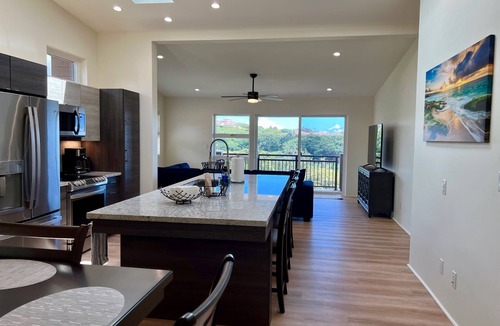 Moanalua House | NEAR JBPHH, HOME "E", GOLF COURSE VIEWS, CLEAN, GATED, Free Parking, CAGE CODE.