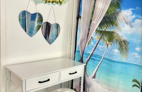 McCully - Moiliili Apartment | Near WAIKIKI Beach, FREE parking, POOL View, Sleep 6
