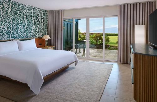 Kaanapali Hotel | Near Whalers Village + Pools and Watersports