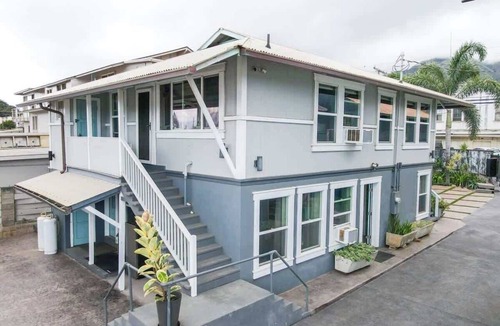 Wailuku Apartment | NEW! Central Maui 2BR | AC | Work-Friendly