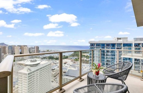 Ala Moana Apartment | New Condo @ SKY! Penthouse with Spectacular Views!