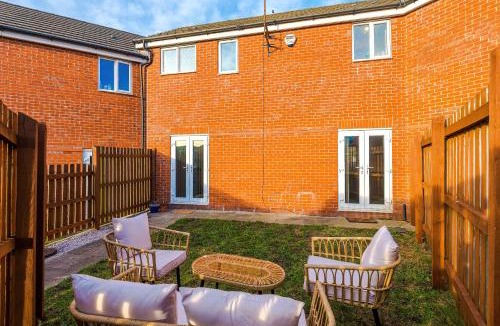 Levenshulme House | NEW!- GORTON PLACE By Greenstay Serviced Accommodation - 4 Bed 3 Bath House In Manchester - FREE Parking - FAST 250 Mbps Wi-Fi - Ideal for Contractors, Business Travellers & Relocations - Close to City Centre, Airport, Etihad Stadium - LONG STAYS WELCOME