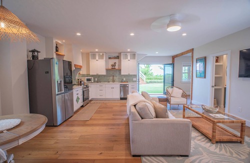 Mokuleia Apartment | New! Island Sophistication, Beachfront Serenity w/Hot Tub, Firepit and A/C