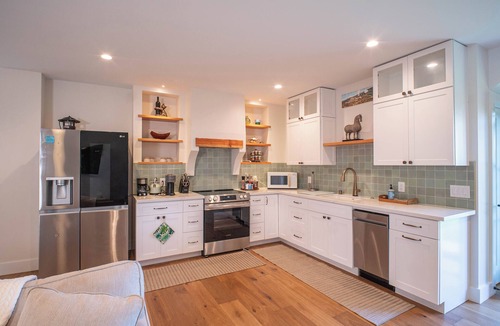 Mokuleia Apartment | New! Island Sophistication, Beachfront Serenity w/Hot Tub, Firepit and A/C