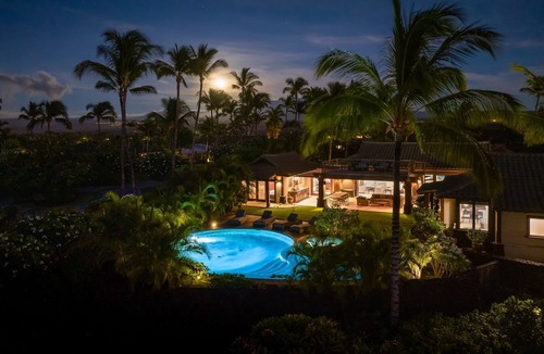Kamuela Villa | New Listing! 2 Adjacent Luxury Homes, Sleeps 16, Walk to Beach!