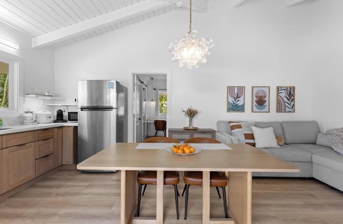 Kona Palisades House | NEW Modern King+Sofa Queen Bed · AC · Private Patio +Laundry