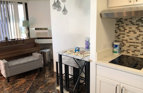 Waikiki Apartment | New Renovated Marina Tower Waikiki with Ocean Views & Parking