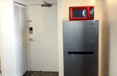 Waikiki Apartment | New Renovated Marina Tower Waikiki with Ocean Views & Parking