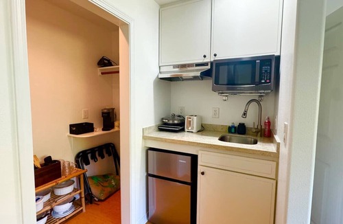 Bayview Apartment | New! Studio Suite with Pool by Beach with AC