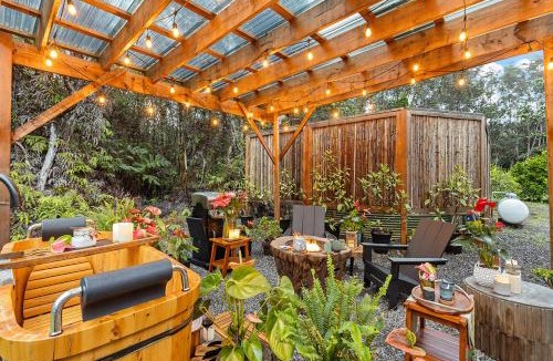 Volcano House | NEW! Volcano Tea House Cottage 2-HotTub-FirePlace