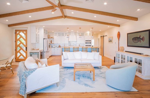 Mokuleia House | North Shore Luxury Beachfront w/Hot Tub, Firepit and A/C